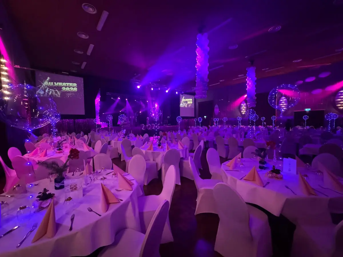 Dekorierter Festsaal für Silvester Gala
